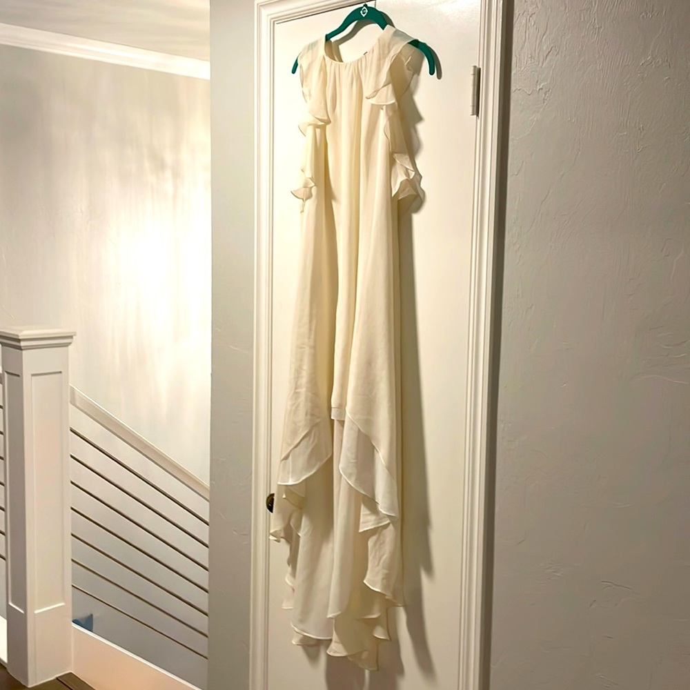 BCBG Cream high low flowy dress! ❤️🔥